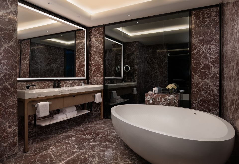 Four Seasons Hotel GuangzhouPearl River View Room With One King Bed