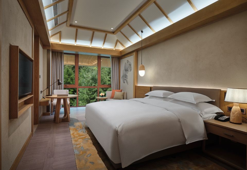 高级山景大床房