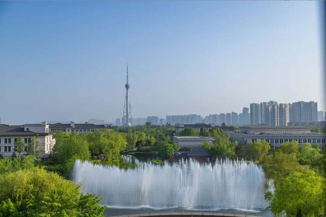 豪华湖景家庭房