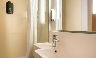 B&B HOTEL Nantes Parc Expos La Chapelle - Housity