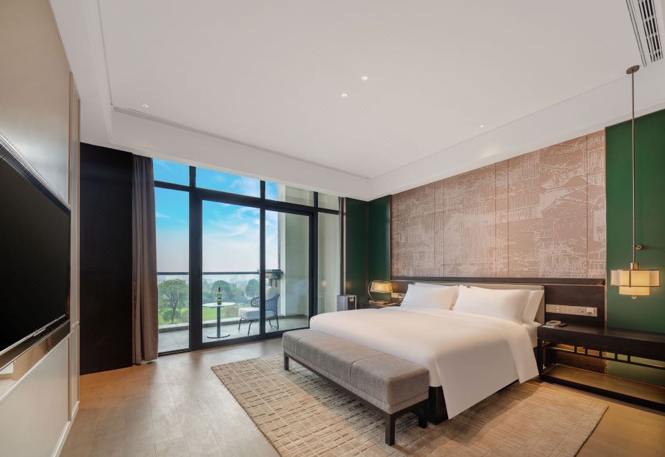 豪华园景套房（阳台+按摩浴缸+独立衣帽间）