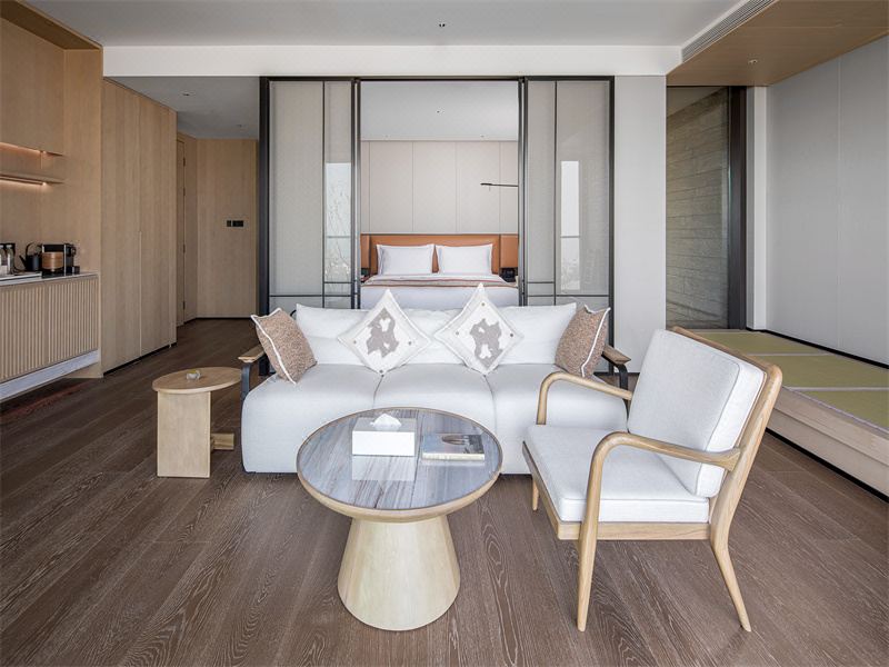 Suite Lake View Room