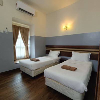 Economy Twin Room with Courtyard View (Has Window, Air Conditioner)