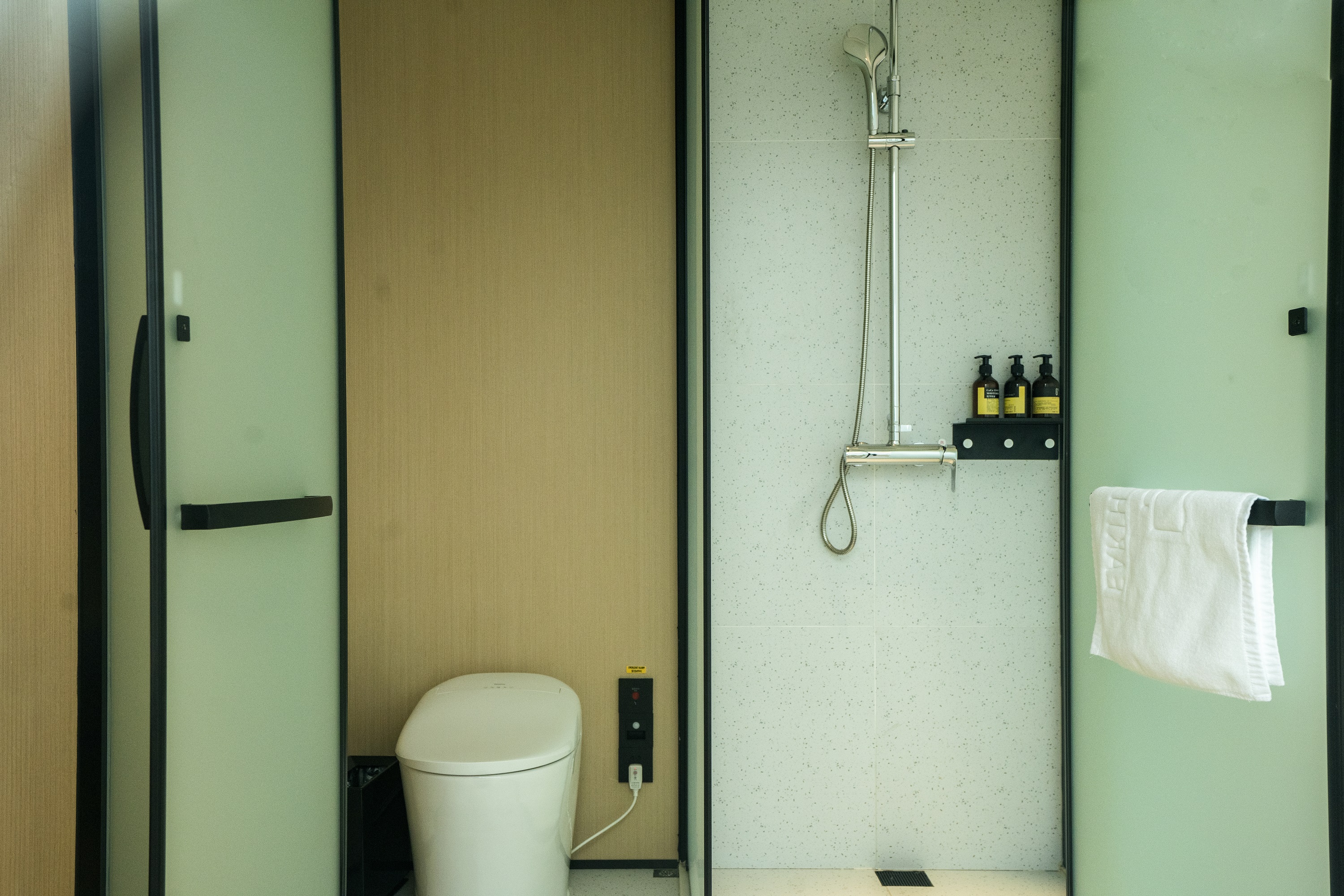 Middle Mountain Hotel江景别墅大床房