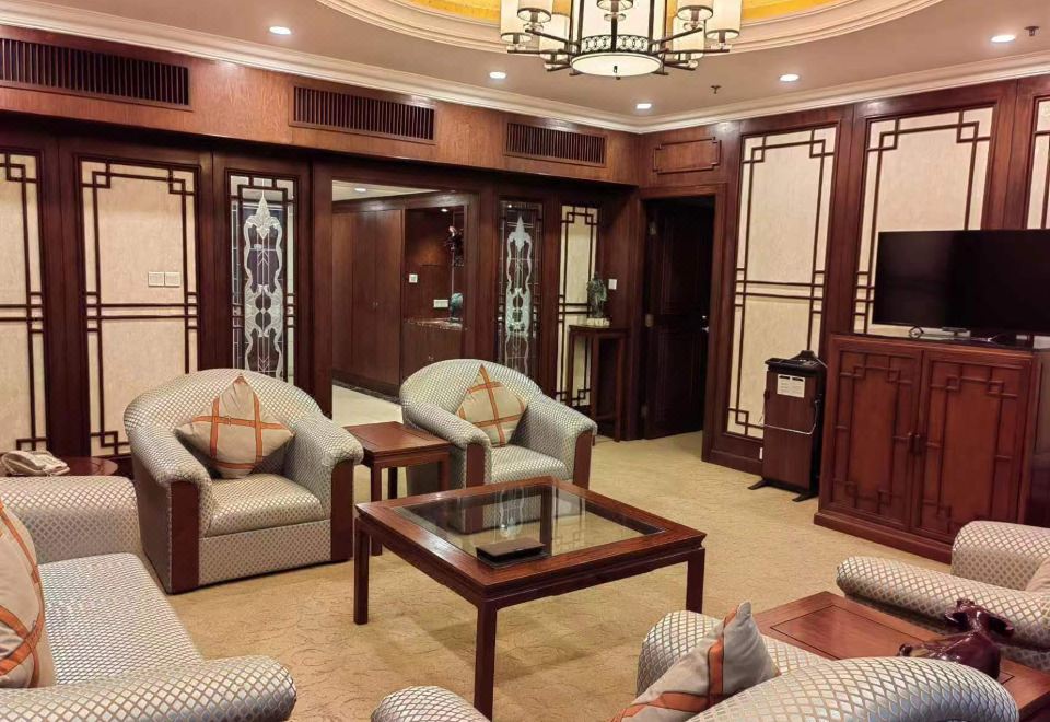 Pine City Hotel ShanghaiExecutive Suite with view, King