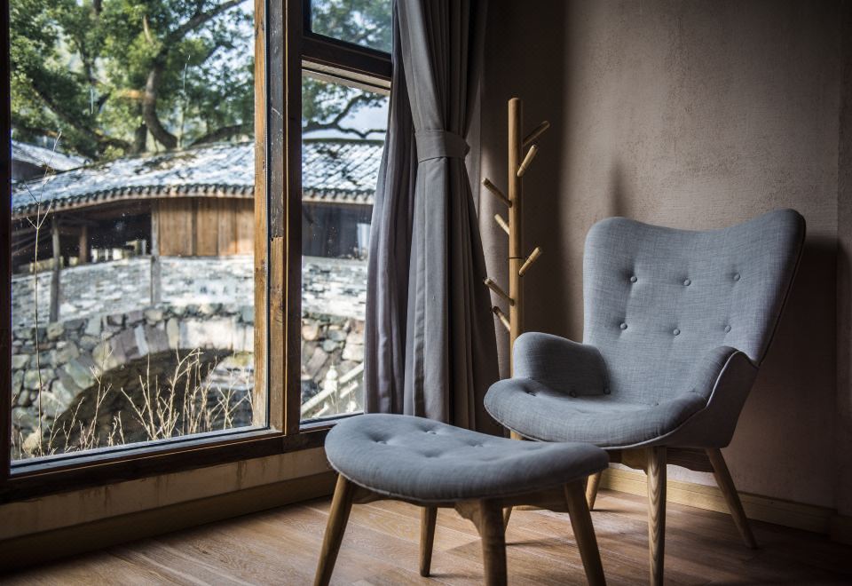 Mountain Stream · Stream View Fireplace King Suite