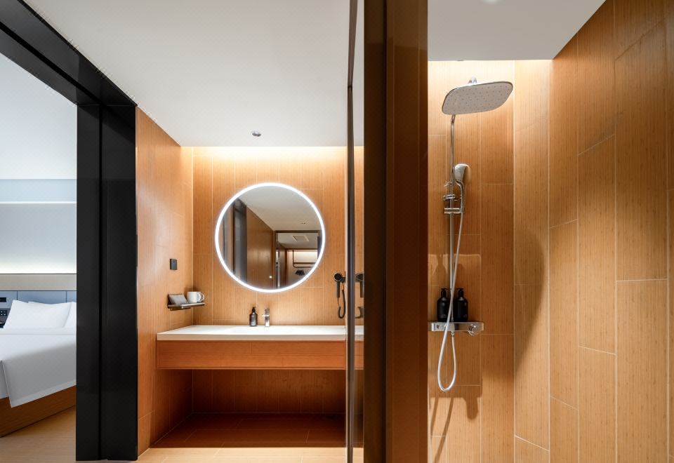 商务大床房（全屋地暖+65寸电视投屏＋加湿器）