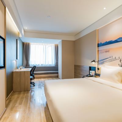 豪華大床房（零壓床墊+液晶投屏+舒適乳膠枕+迷你冰箱+水吧枱） 杭州錢江新城亞朵酒店優惠