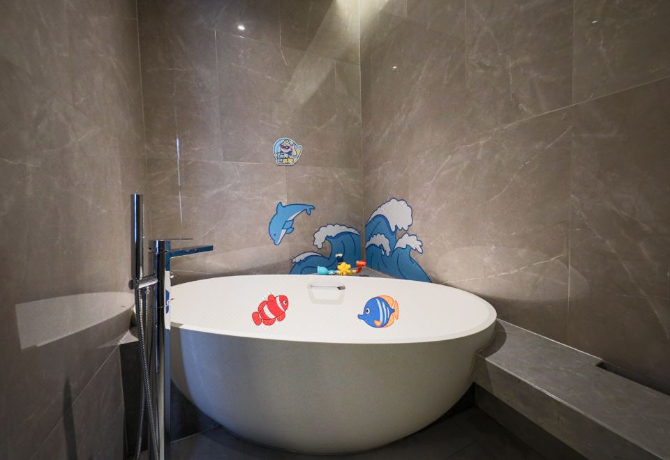The Meixi Lake, Changsha Marriott Executive ApartmentsKuya Pig Hero Themed Room (Double Beds)