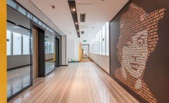 IU Hotel (Zhongshan Xiaolan Parkway Plaza) - Housity