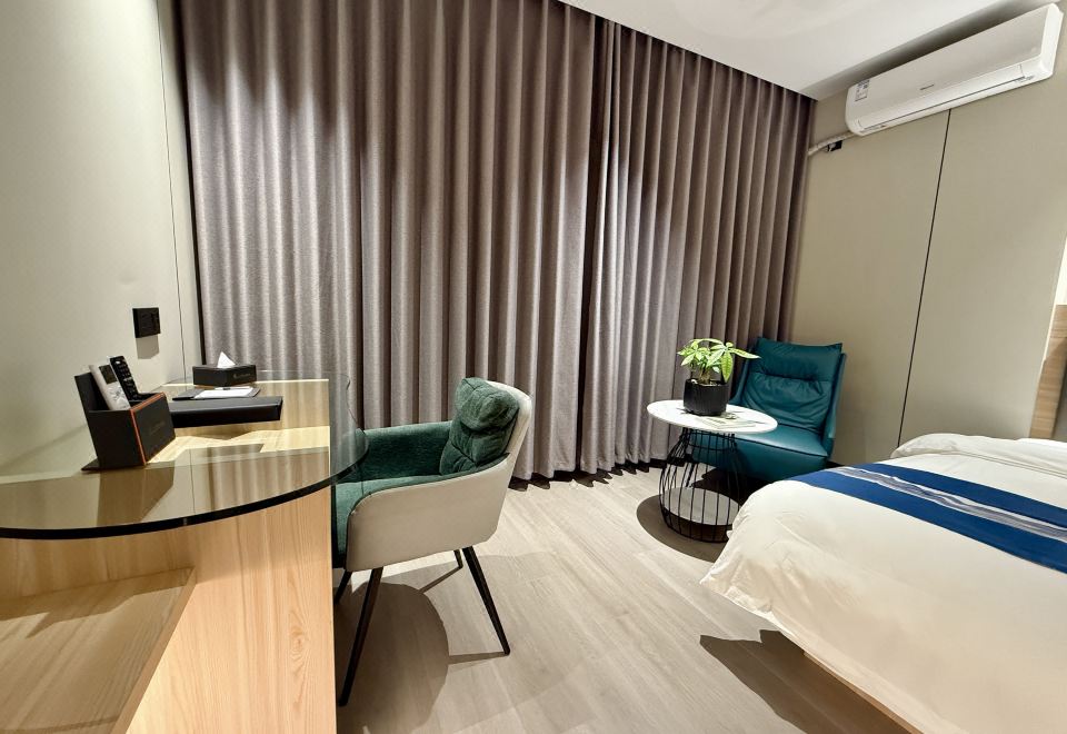 Duolun Grand HotelSelected 2-bed Room
