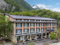 Banshan Yueshe Theme Art Holiday Hotel Hotel di Jiuzhaigou