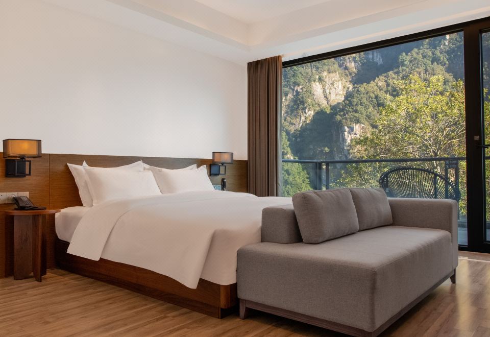 FUZHOU ROYAL HOT SPRING HOTEL & RESORTYunshui Pavilion - Health Villa (three Bedrooms And One Living Room+indoor And Balcony Hot Spring Pool)