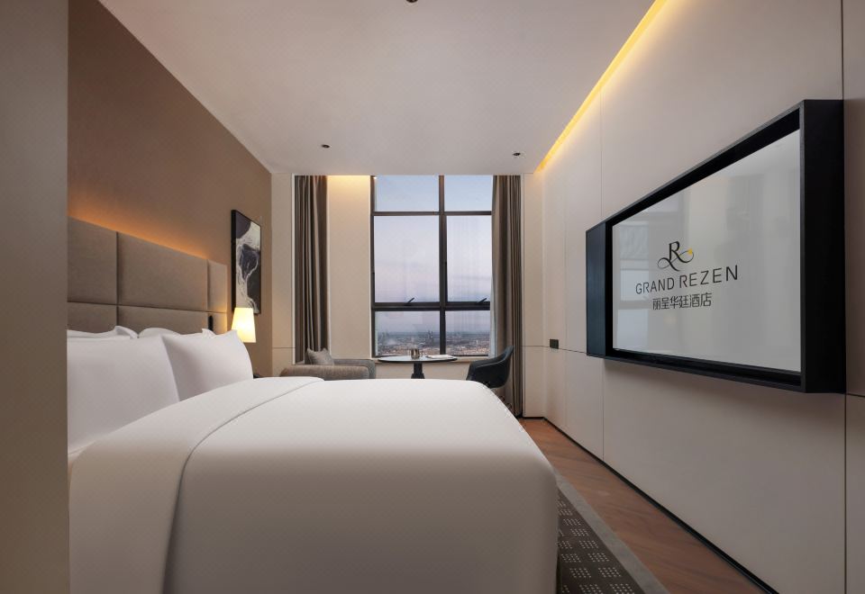 Queen Room With City View