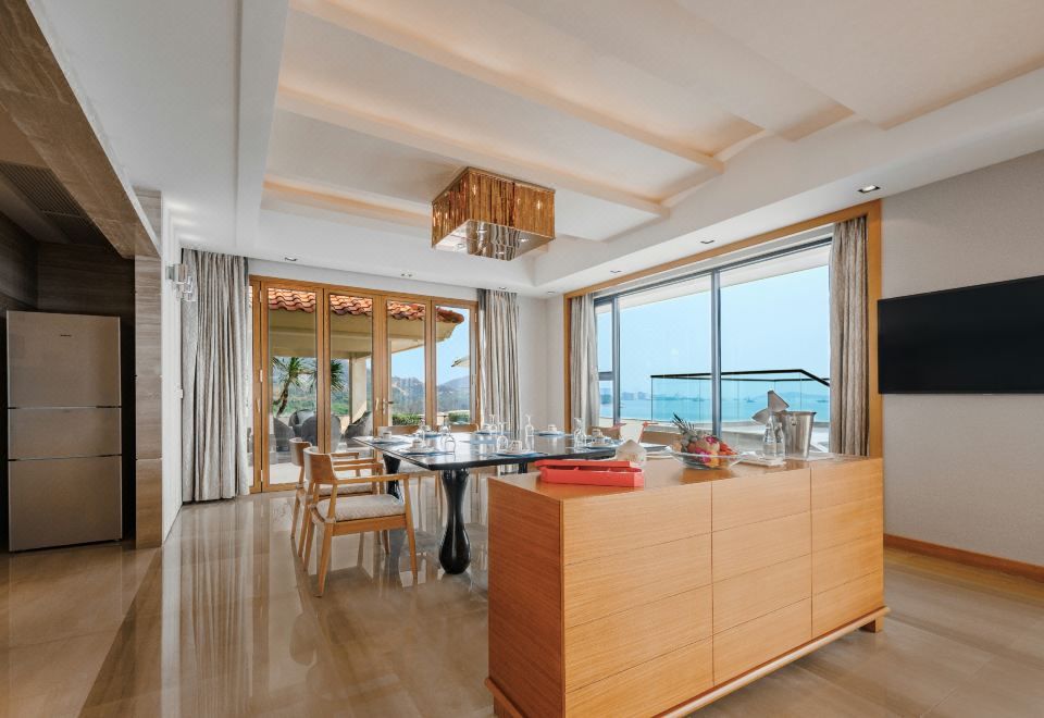 Regal Palace Resort HuidongPremier Suite - Sea-View