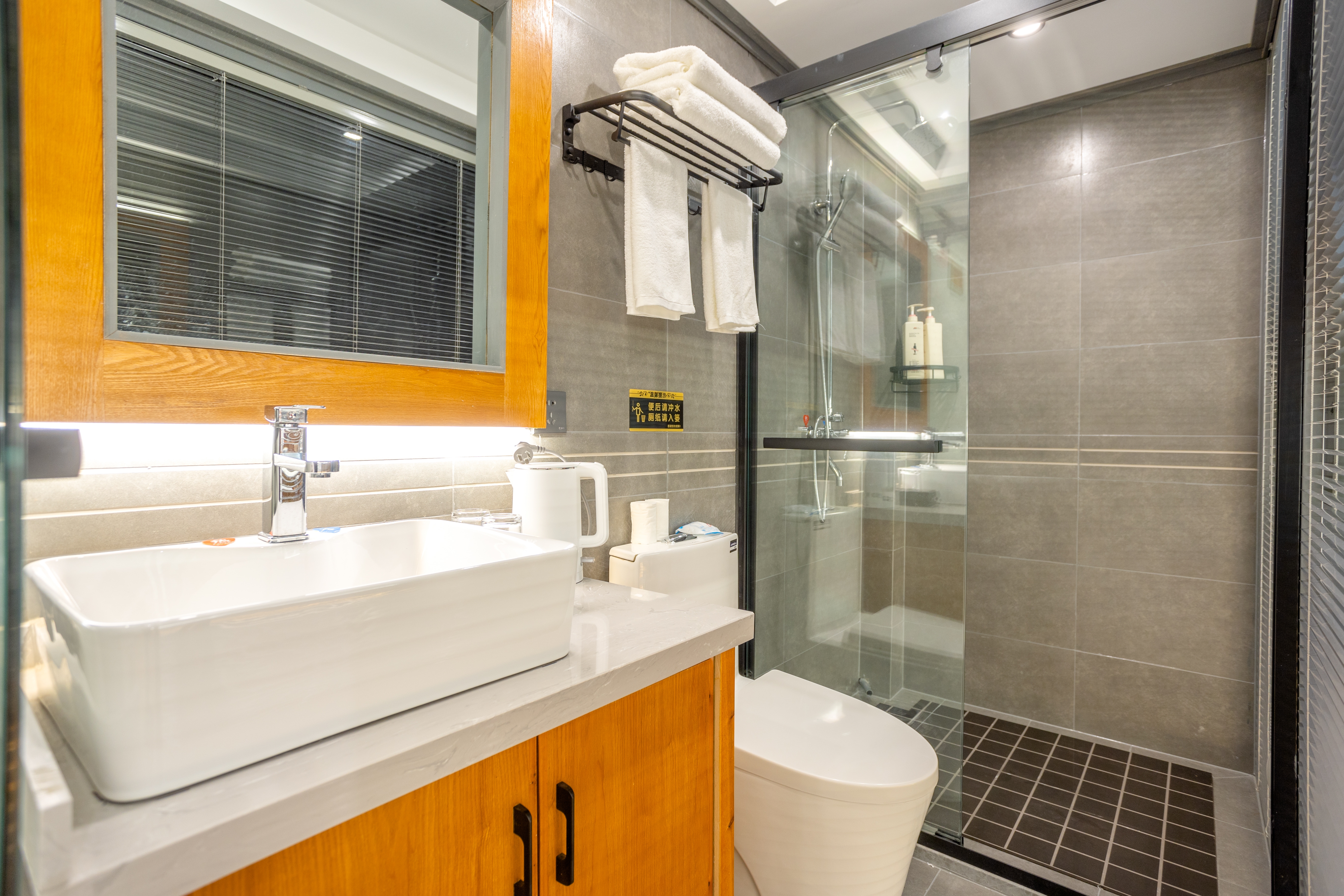 2号院:地暖菊苑花园大床房