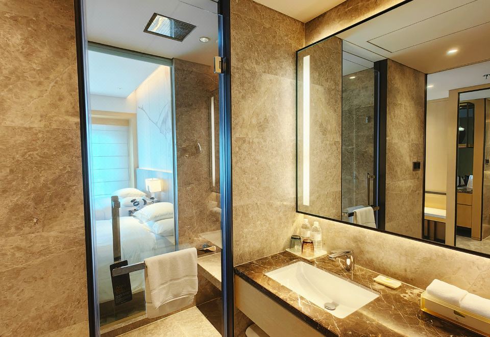 Courtyard by Marriott Shanghai HongqiaoGuestroom (2 beds)