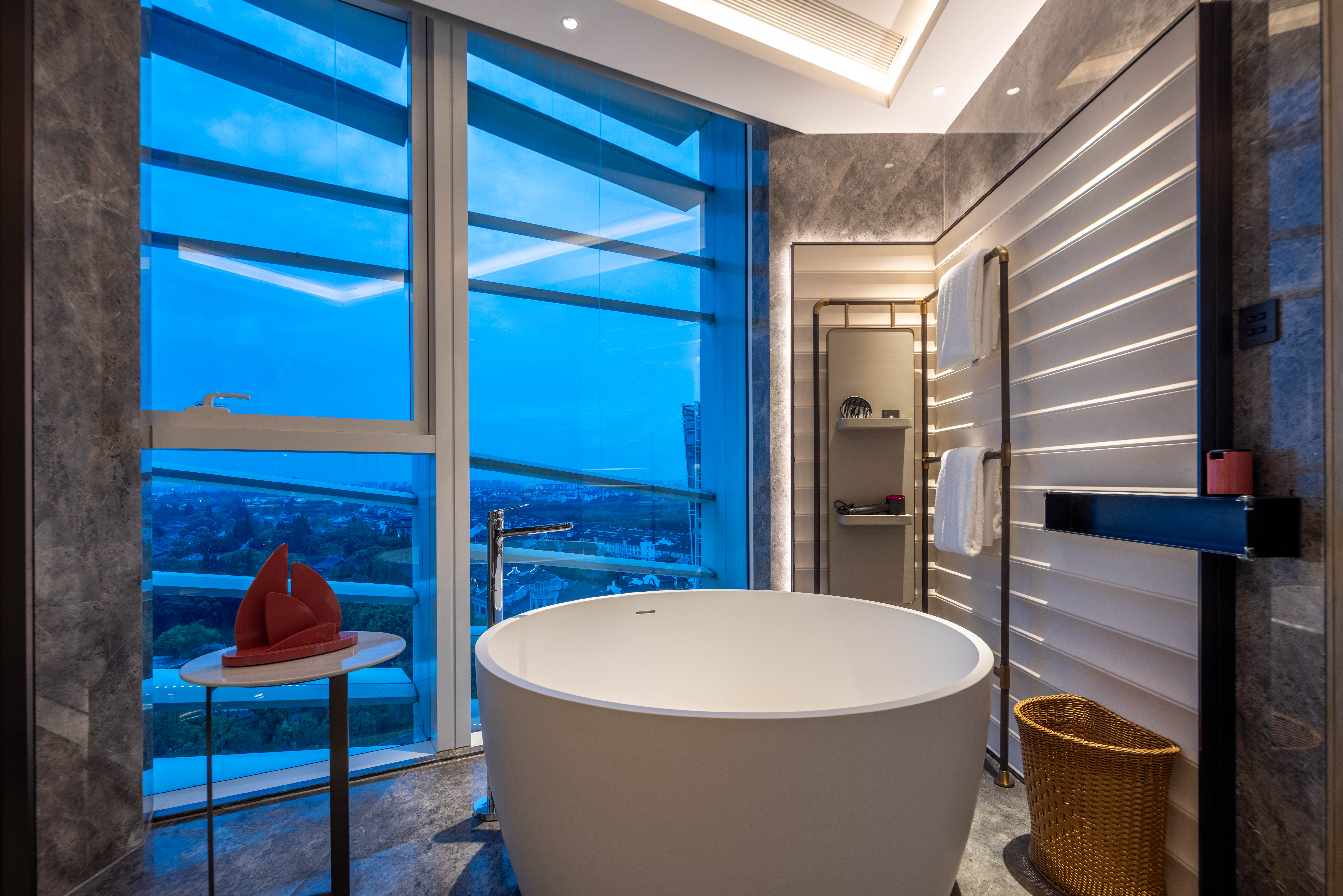 豪华景观家庭房