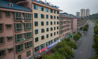 Junyi Business Hotel (Jishou Private Community Building Materials Home Furnishing Exhibition Center)