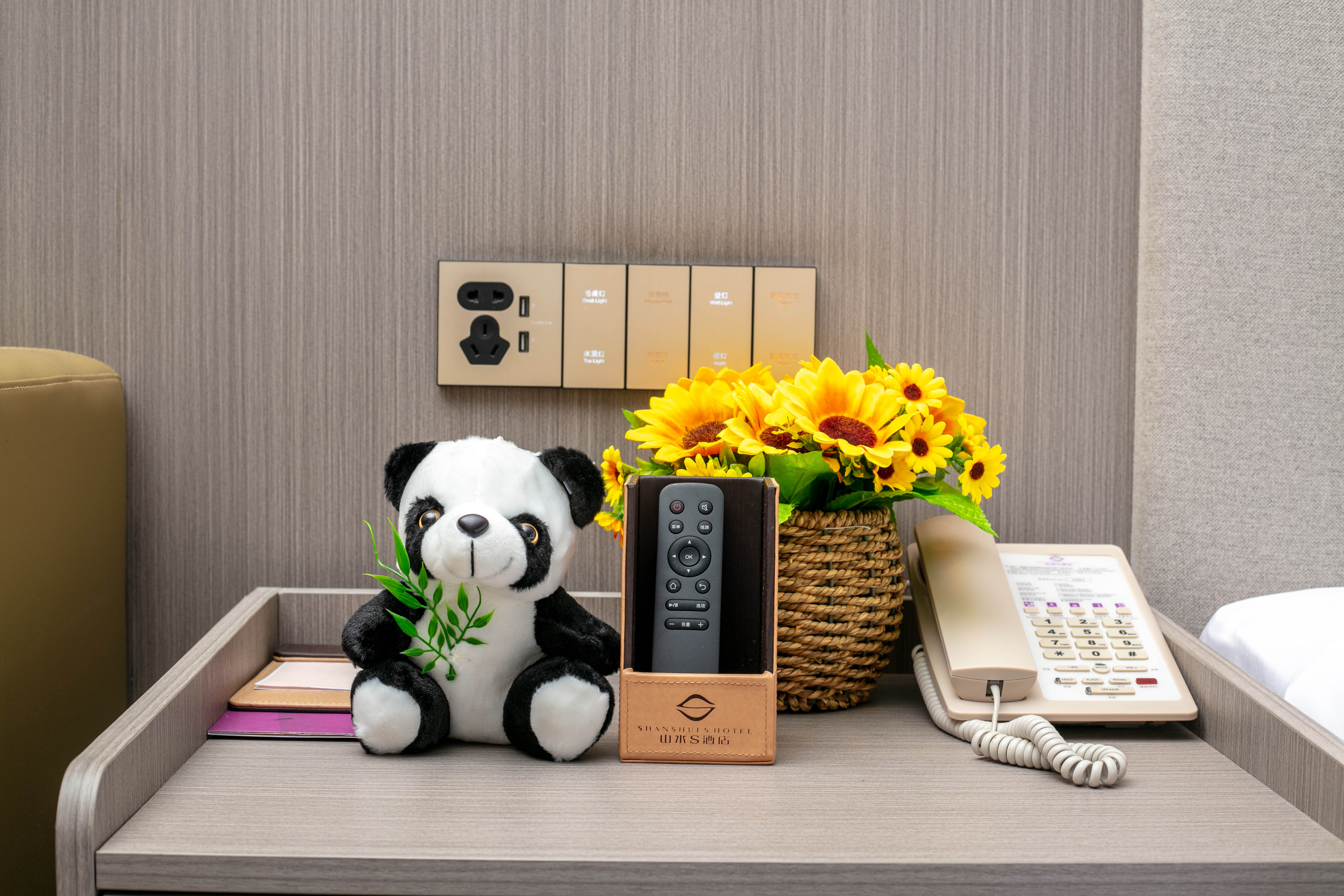 阳光大床房（高空景观+独立办公区+全自动洗衣机）