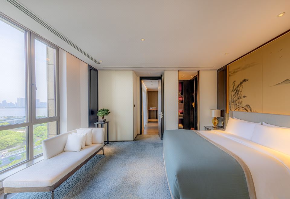 至尊行政套房+270°大莲花江景