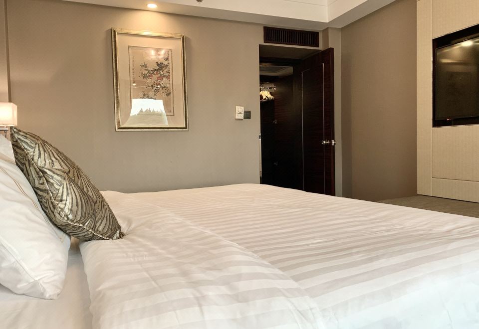 城市景·荷里活家庭套房·特大床-含梳化床+盡享溫馨時光