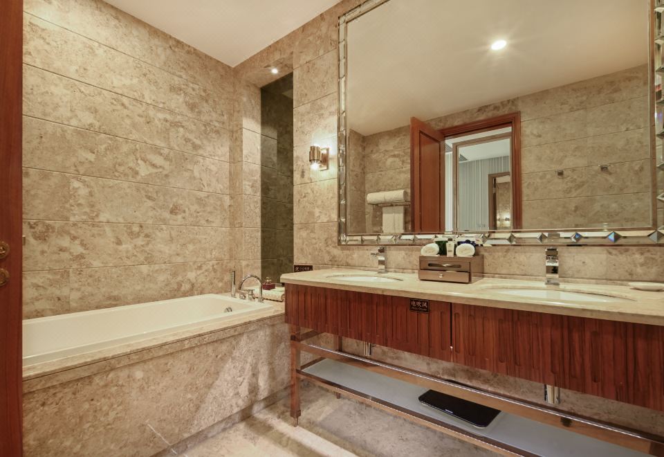 Chateau Star River QingdaoDeluxe Sea-view Double Room