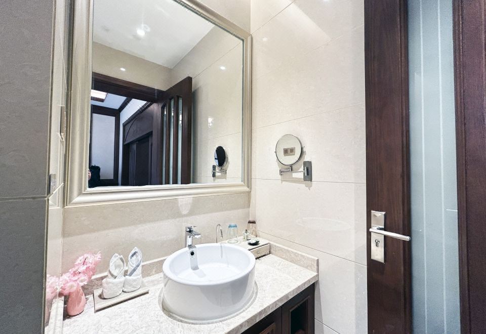 Baihualin Hot Spring Valley HotelYi Quan Shan Lu One-Bedroom Courtyard Hot Spring House With Outdoor Tub