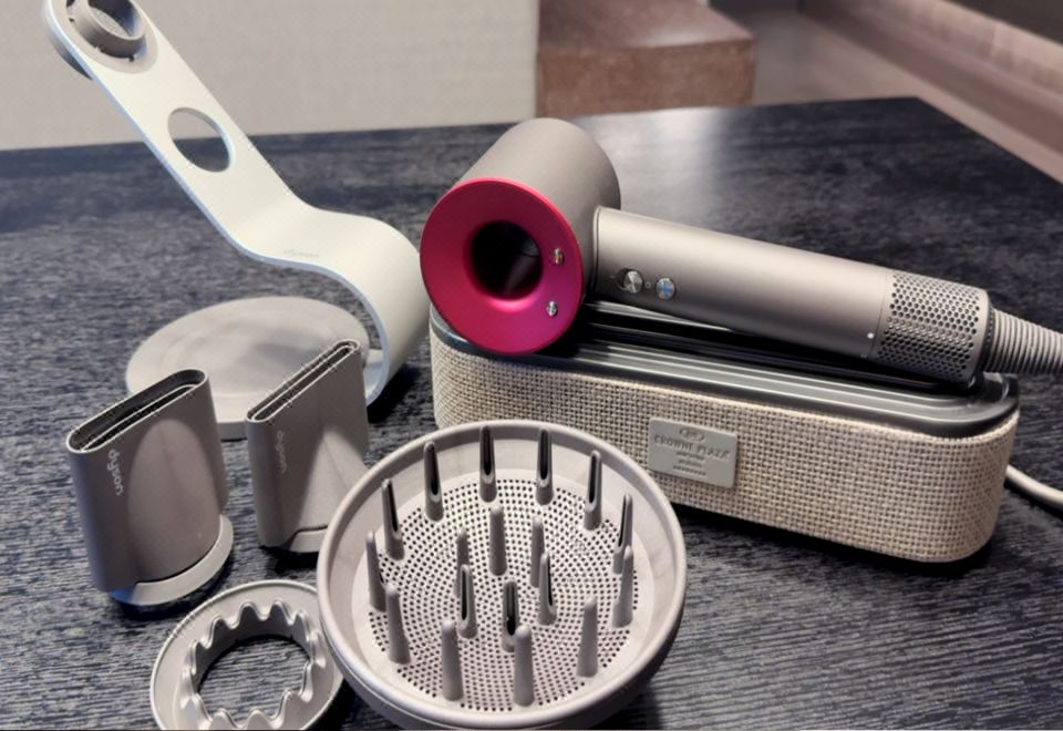 至尊套房（一室一厅+超大空间+内设长桌）