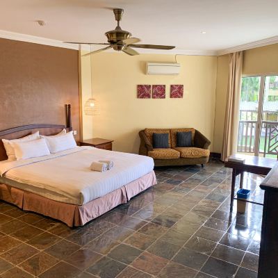 Bilik Deluxe King dengan Pemandangan Taman dan Laut (Pemandangan Laut Sebahagian) Kupon Palm Beach Resort & Spa