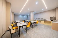 Ritzi-Carlman Hotel (Puning Plaza Wantaihui Shopping Center)