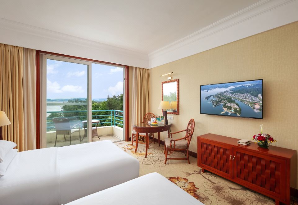 豪华湖景双床房