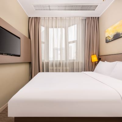 大床房（大飄窗） 如家精選飯店（天津五大道南京路小白樓地鐵站店）優惠