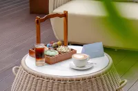 Royard Hotel(Du Fu Thatched Cottage Huanhuaxi Park)