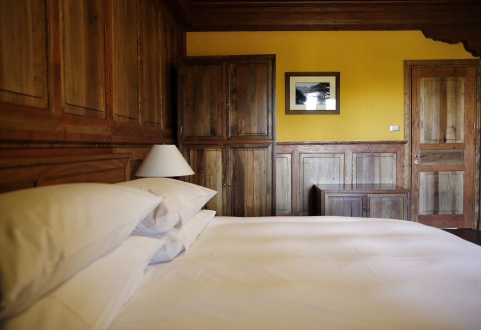 Songtsam Shangri-la LinkaDeluxe Family Suite - 3-Bedroom