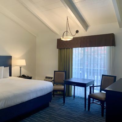 Superior King With Balcony Fireside Inn Promo Code