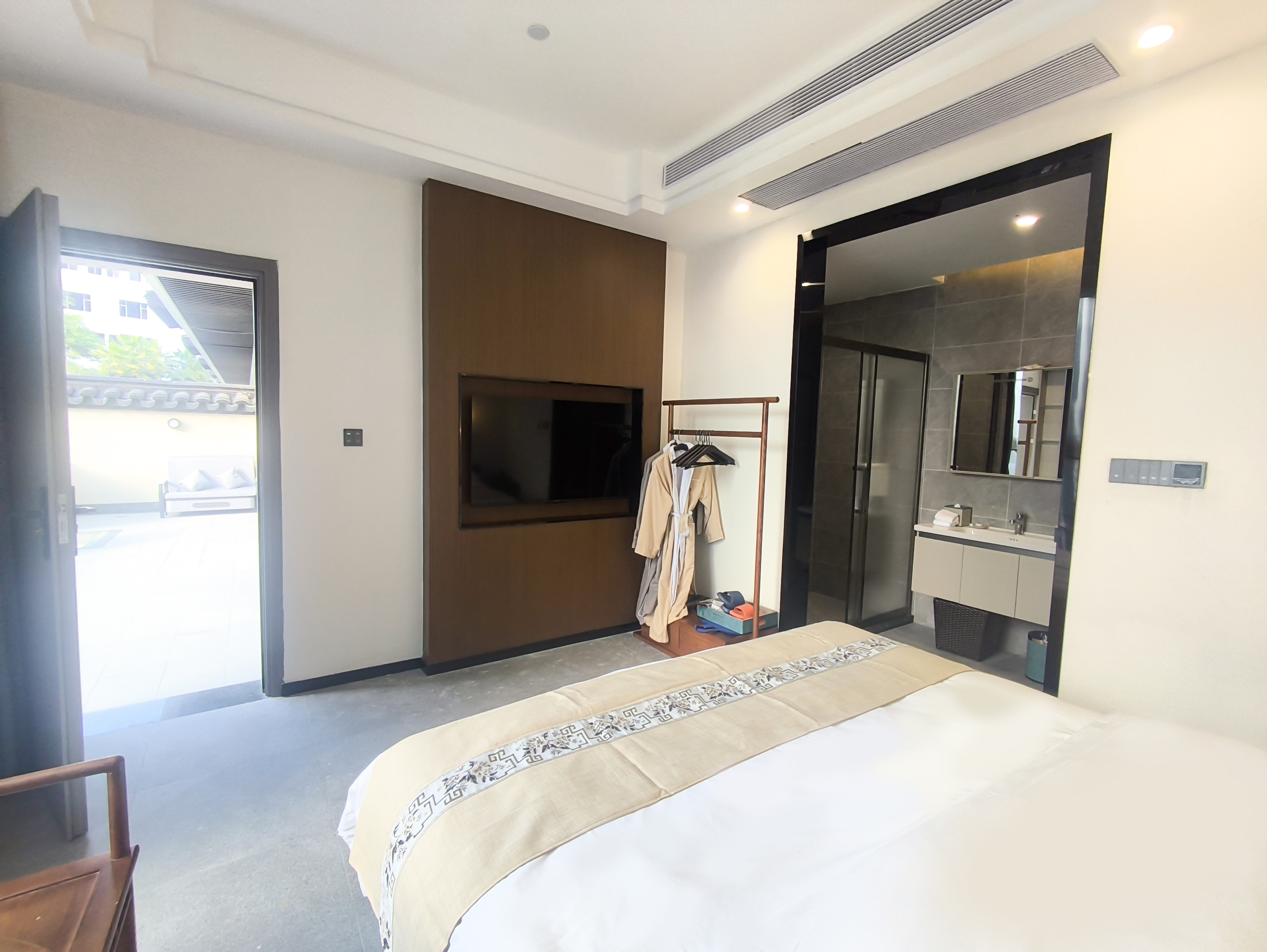 池畔親水溫泉套房二房一廳（獨立泡池）