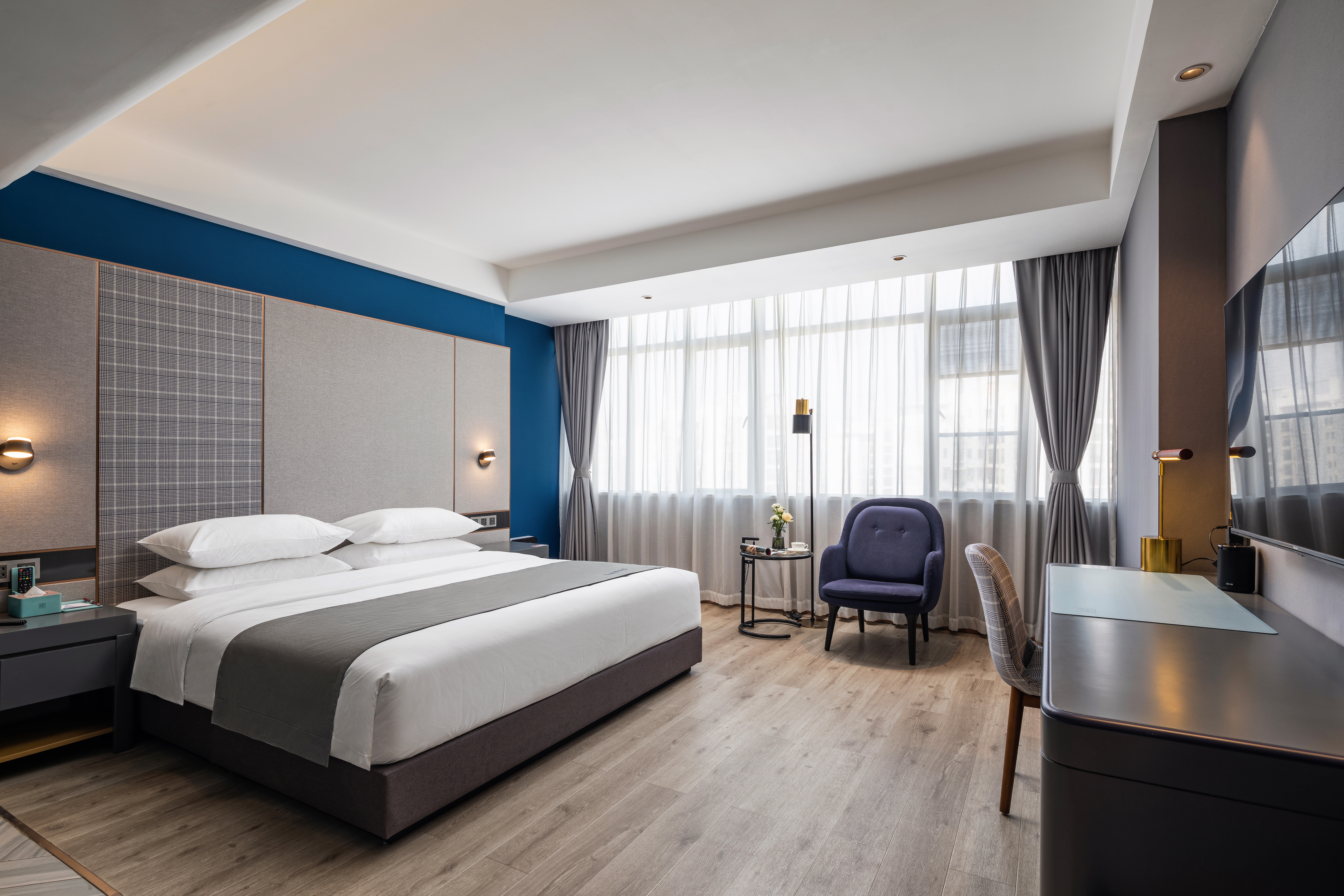 行政智能大床房丨办公桌椅+静谧好眠+特大床