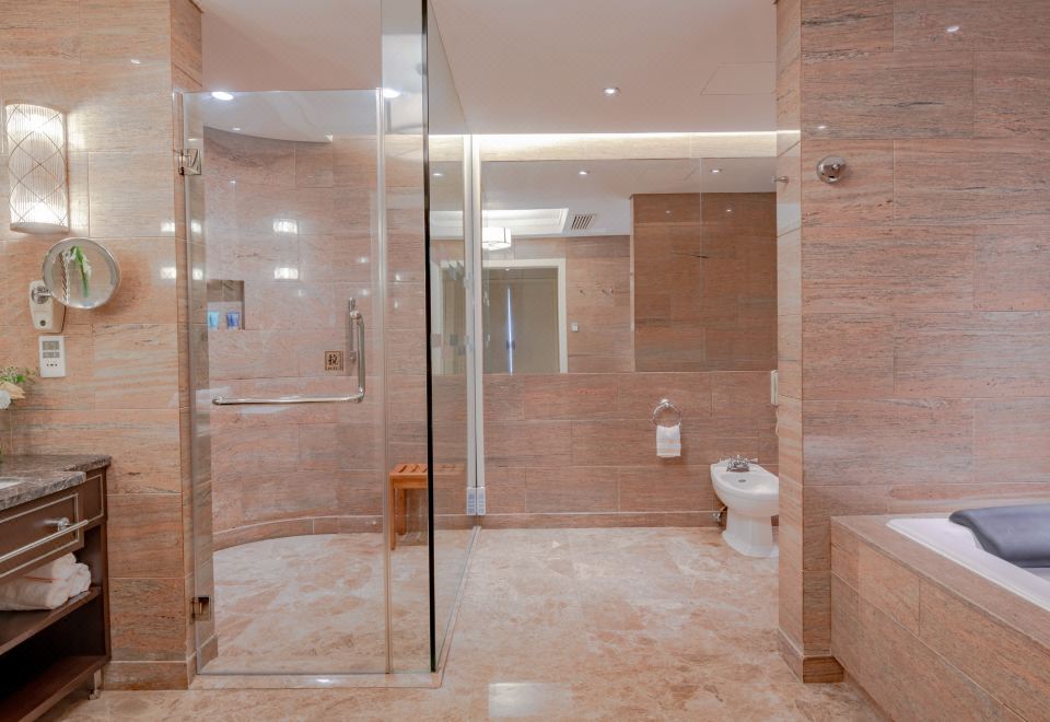 SeaView Garden Hotel QingdaoPresidential Suite