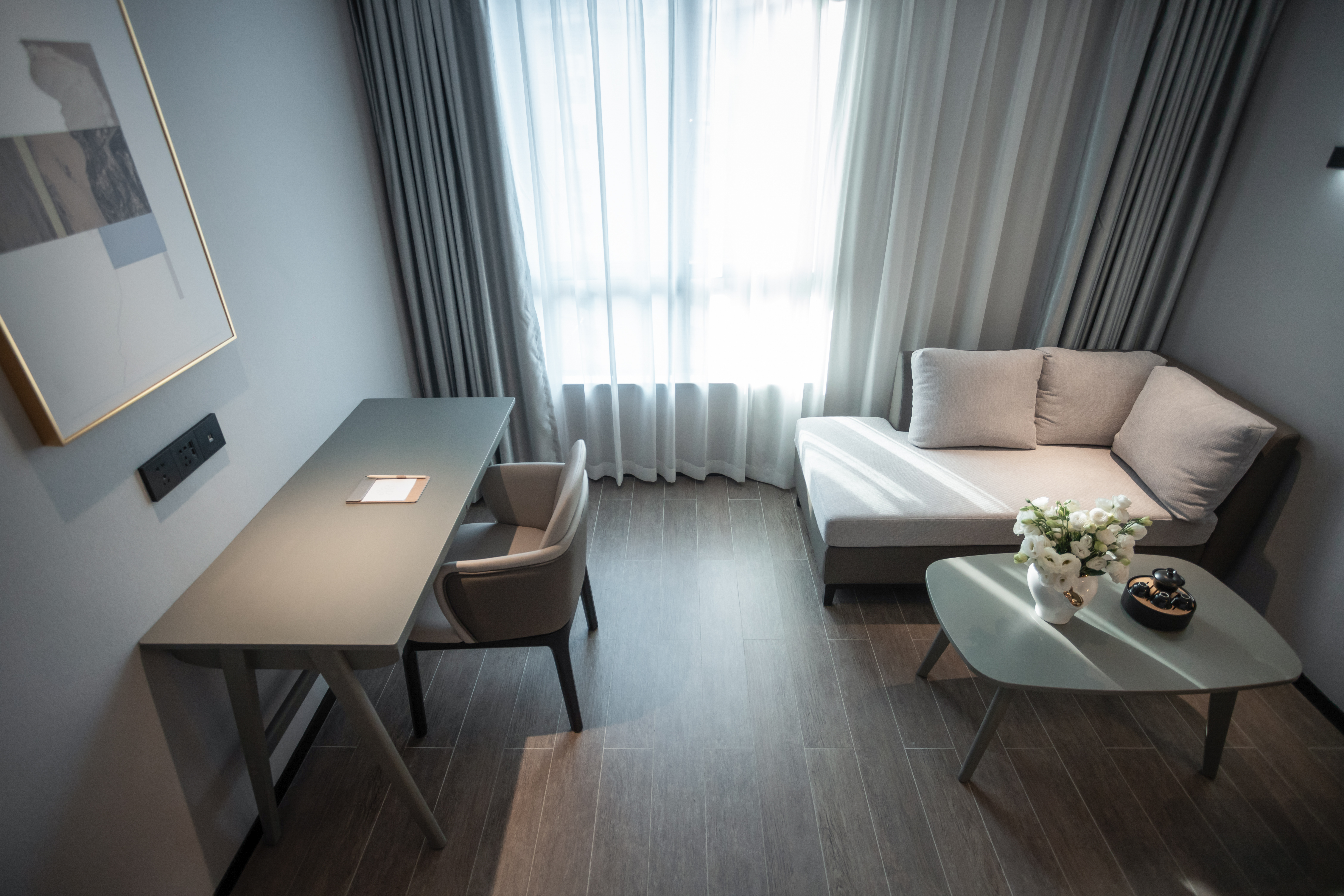 豪華大床房（深度睡眠+長沙發+辦公區）