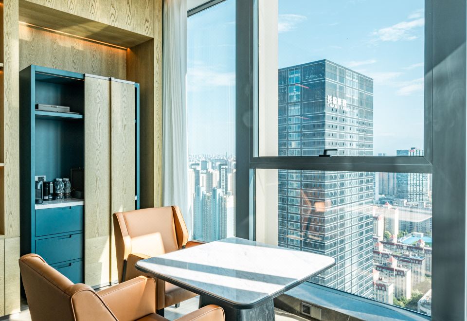 行政套房|独立会客厅+卧室|享云端视野尽揽城市天际线