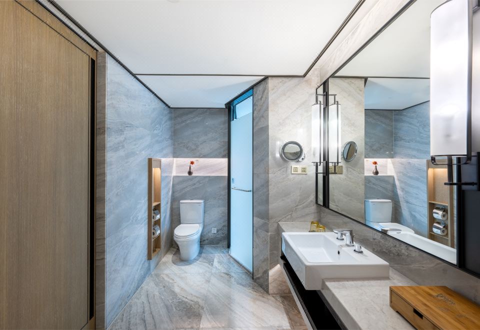 Sheraton Grand Hangzhou Binjiang HotelCorner View Suite