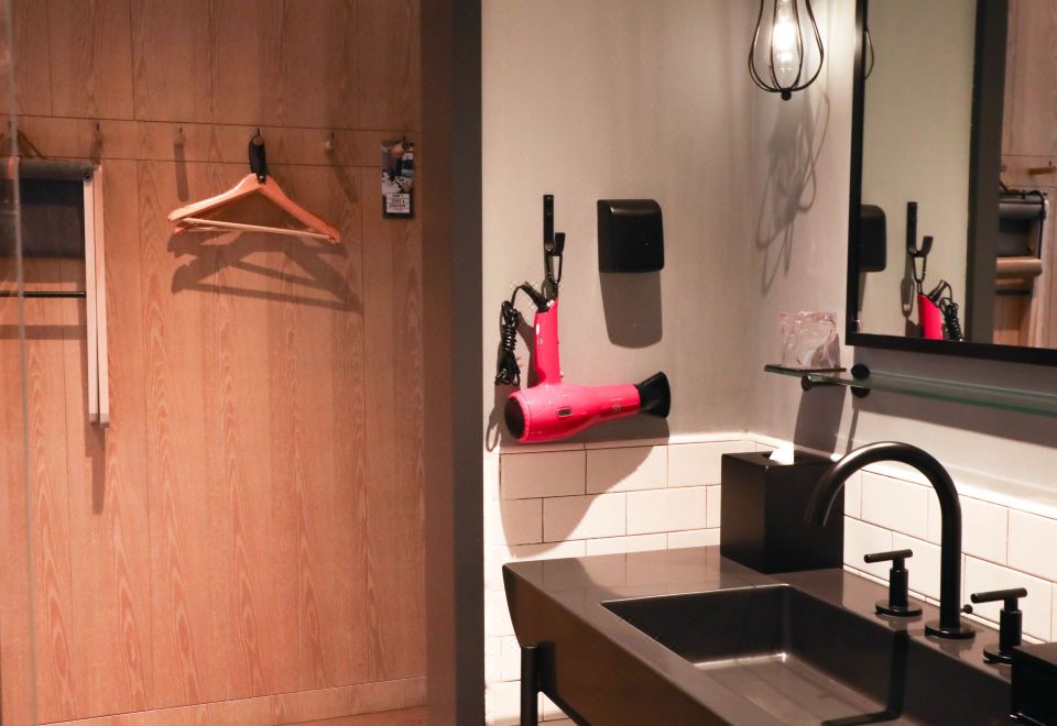 Moxy Shenzhen North StationStandard Twin Bed Room