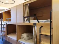 Yining Backpacker Youth Hostel Hotels in Yining