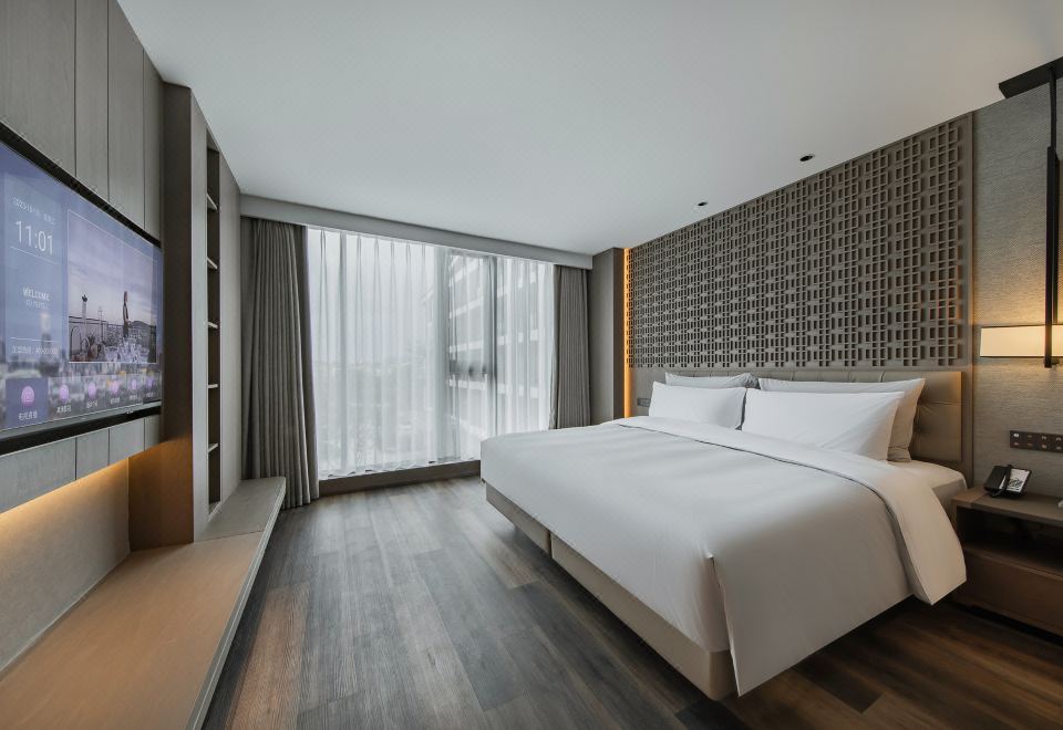Deluxe Supreme Suite