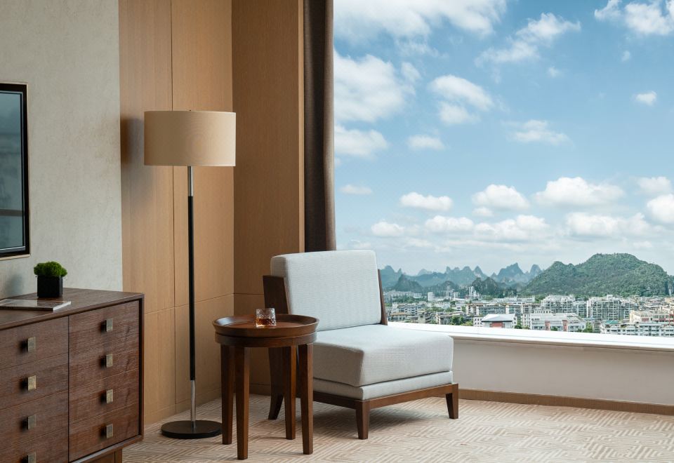 240°壮美风光套房丨会客厅+全景落地窗+观山水景观浴缸