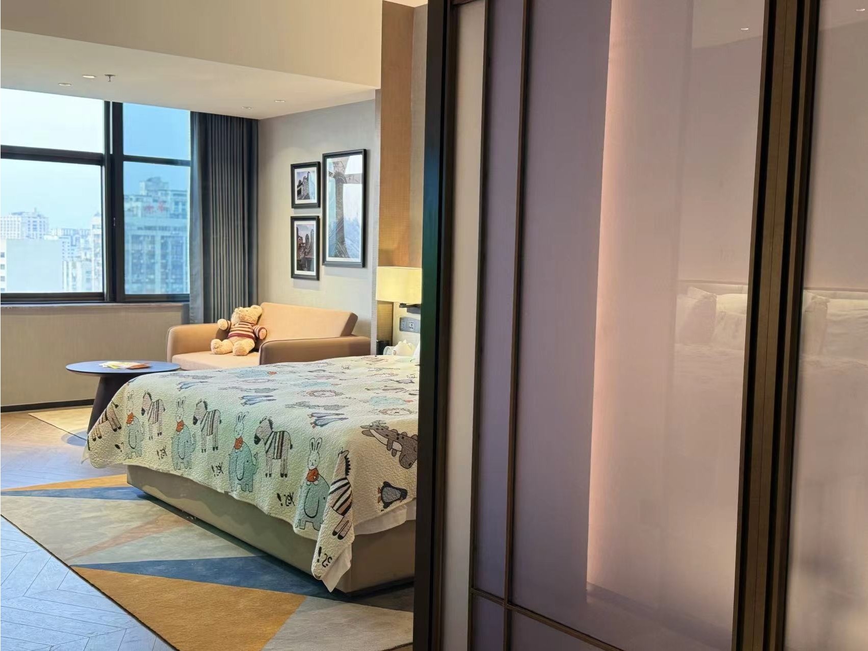 亲子大床房| 带梳化床