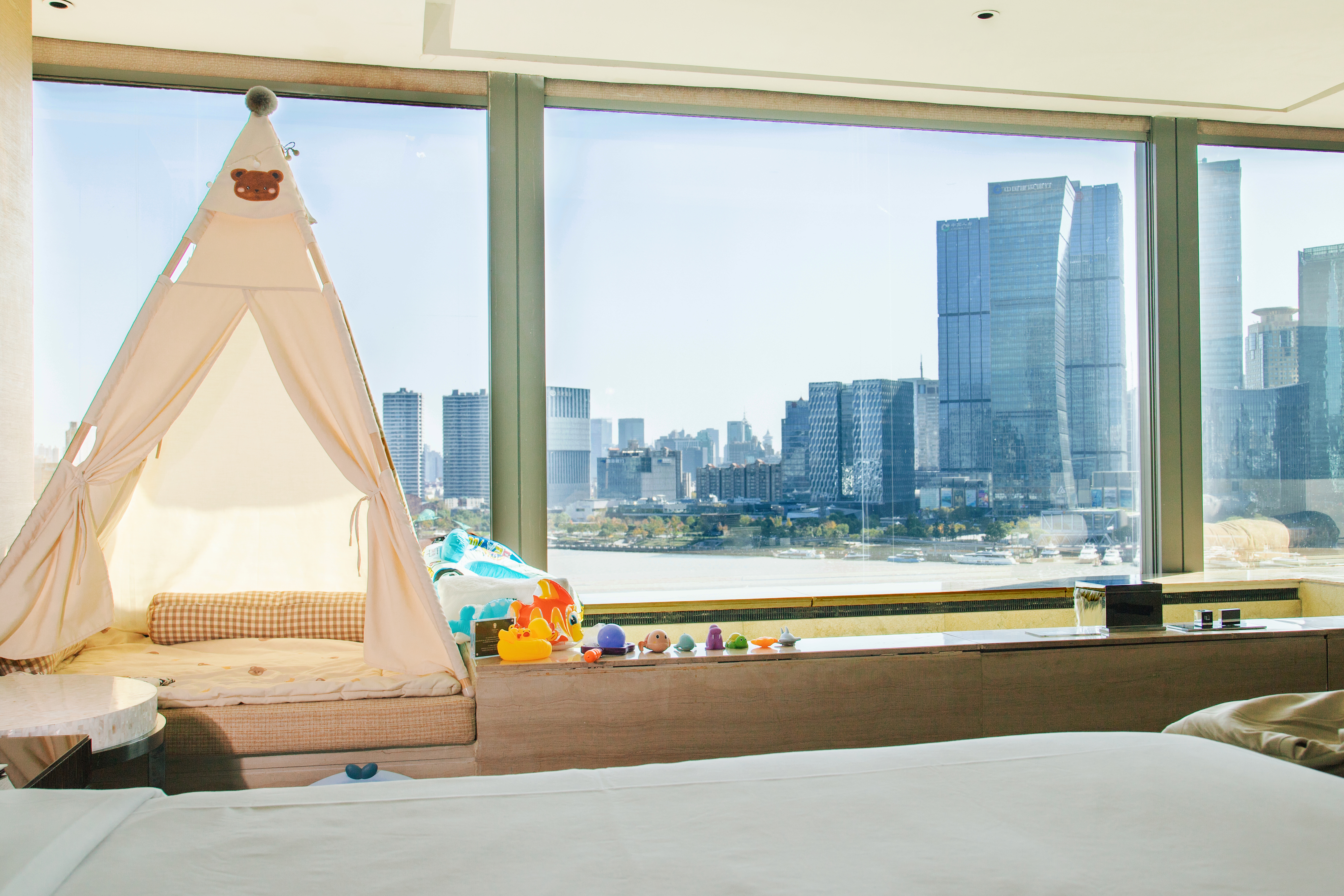 亲子设施布置-悦心池江景房|亲子悦游