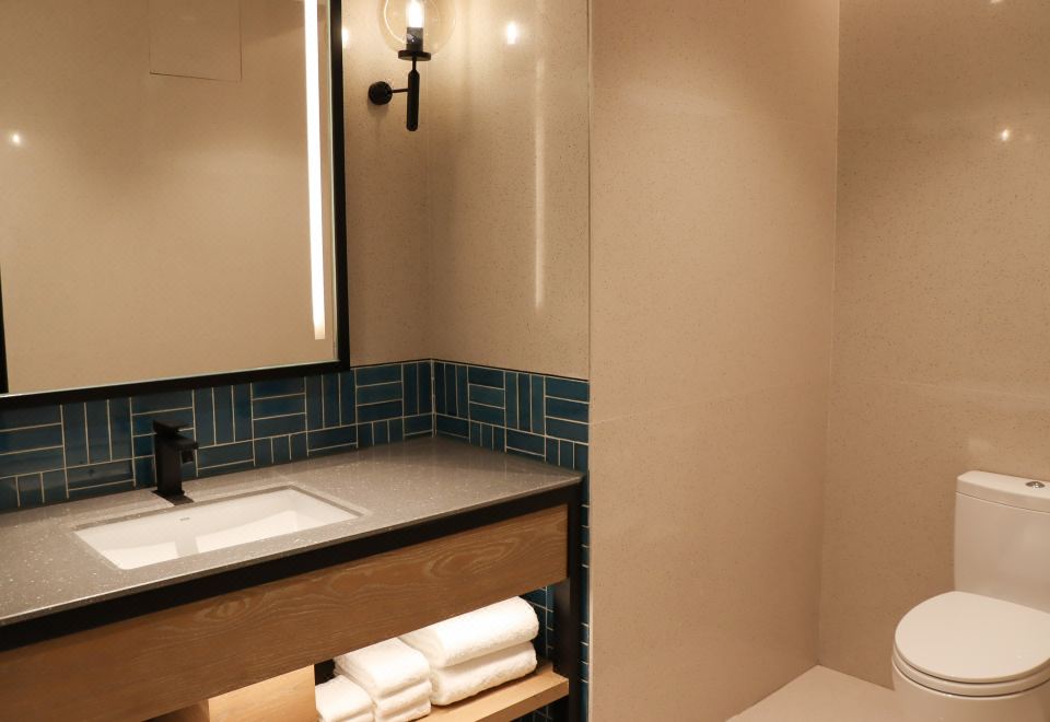 Four Points By Sheraton Qiandao LakeSuperior 2-bed Room