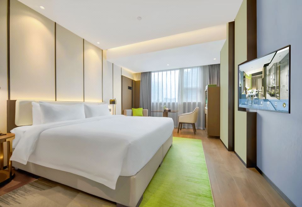 金致大床房（电视投屏+小冰箱+宽大行李架）